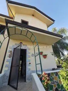 Villetta a schiera in affitto a Simeri Crichi