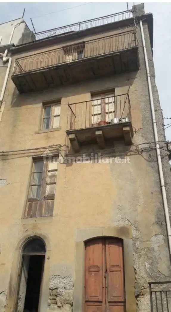 Casa indipendente in asta a Ucria