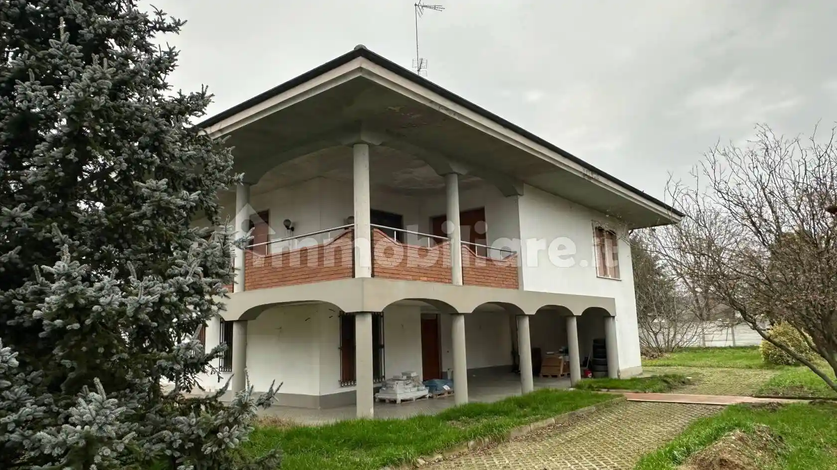 Villa in vendita a Sannazzaro de' Burgondi