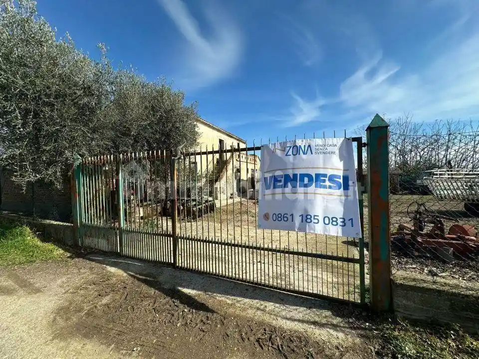 Rustico via Della Stazione snc, Centro, Mosciano Sant'Angelo - foto 3