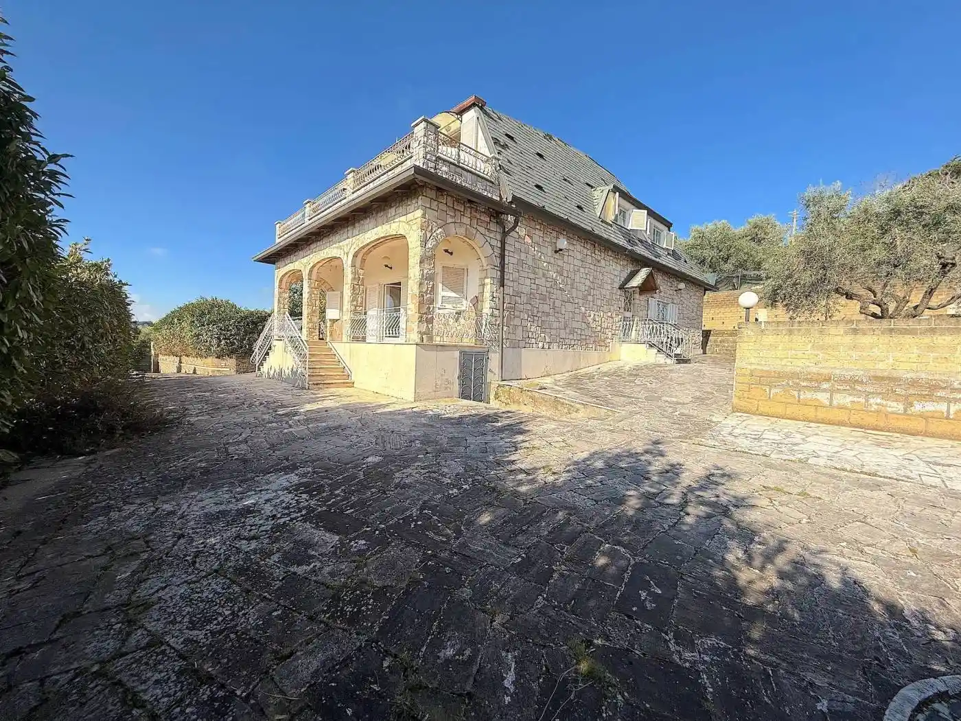 Villa in vendita a Genzano di Roma