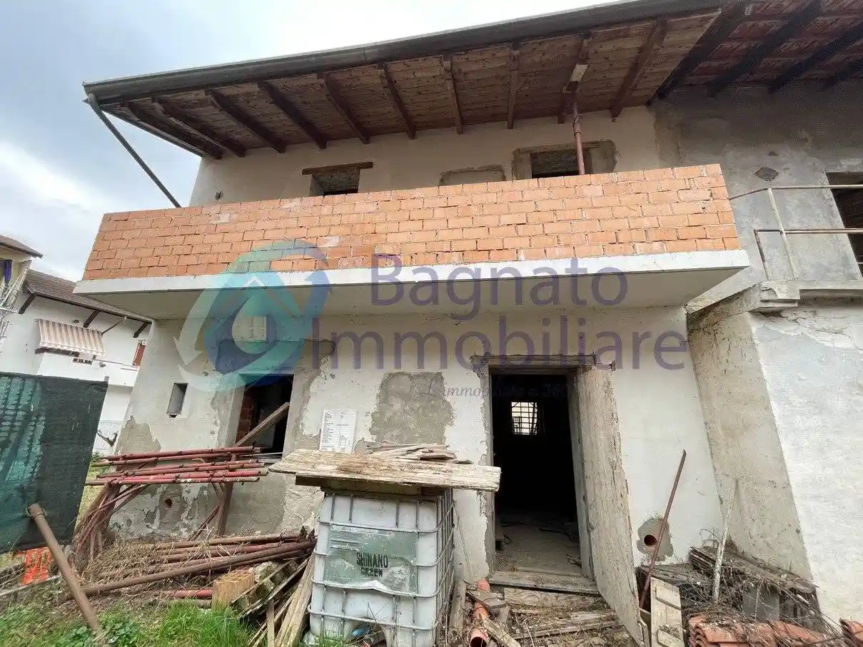 Rustico - Casale in vendita a Momo