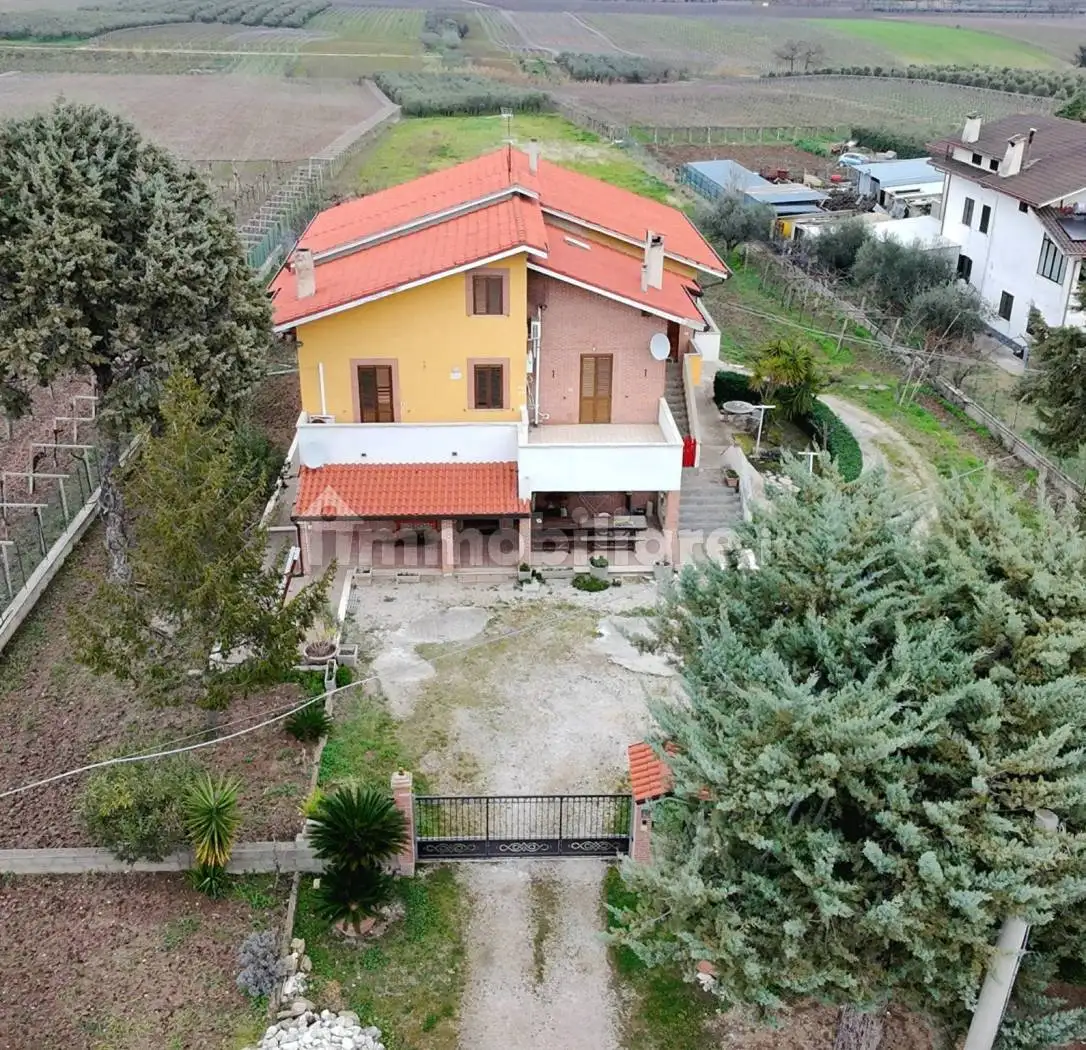Villa in vendita a Santa Maria Imbaro