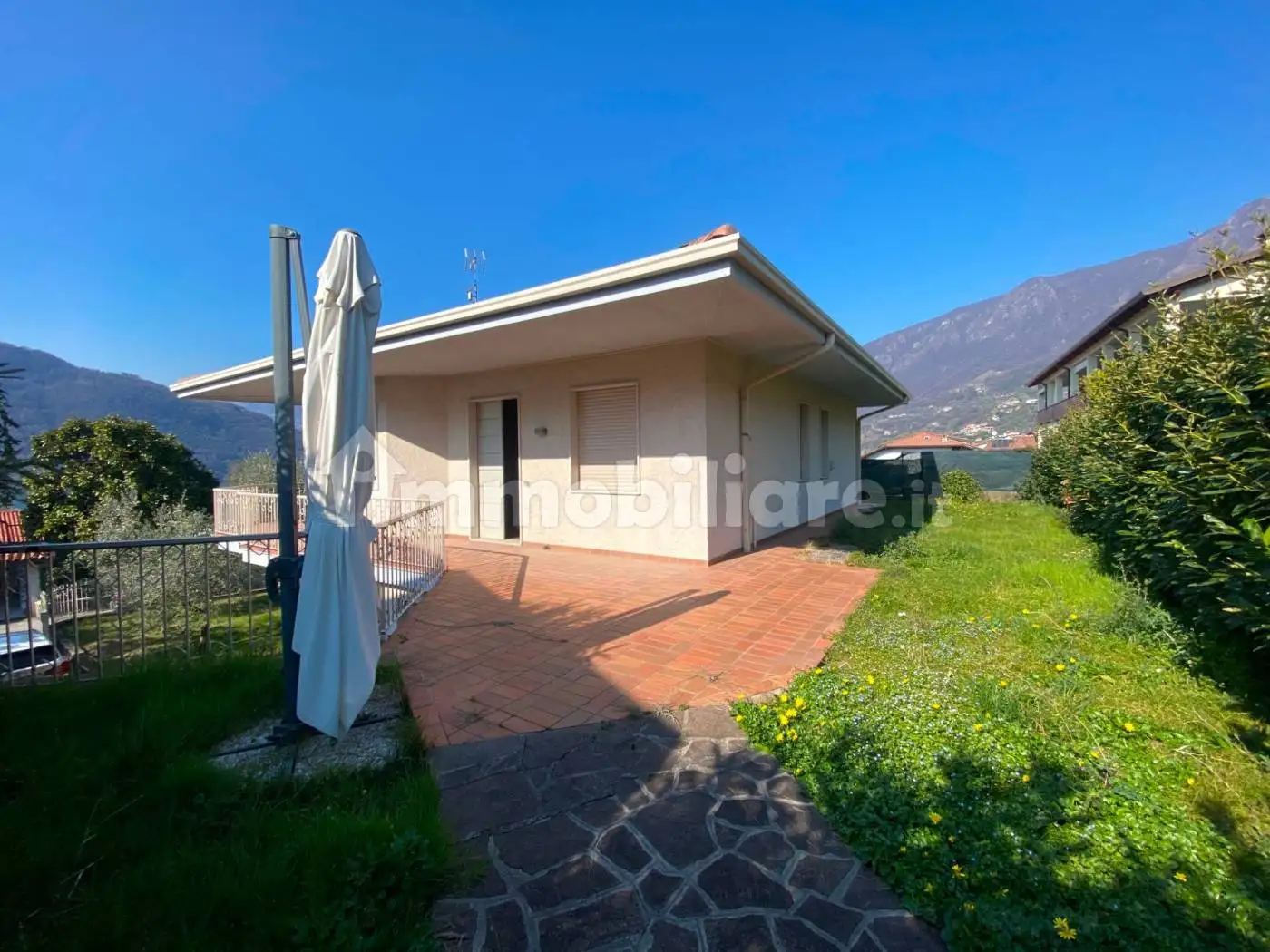 Villa in affitto a Sale Marasino