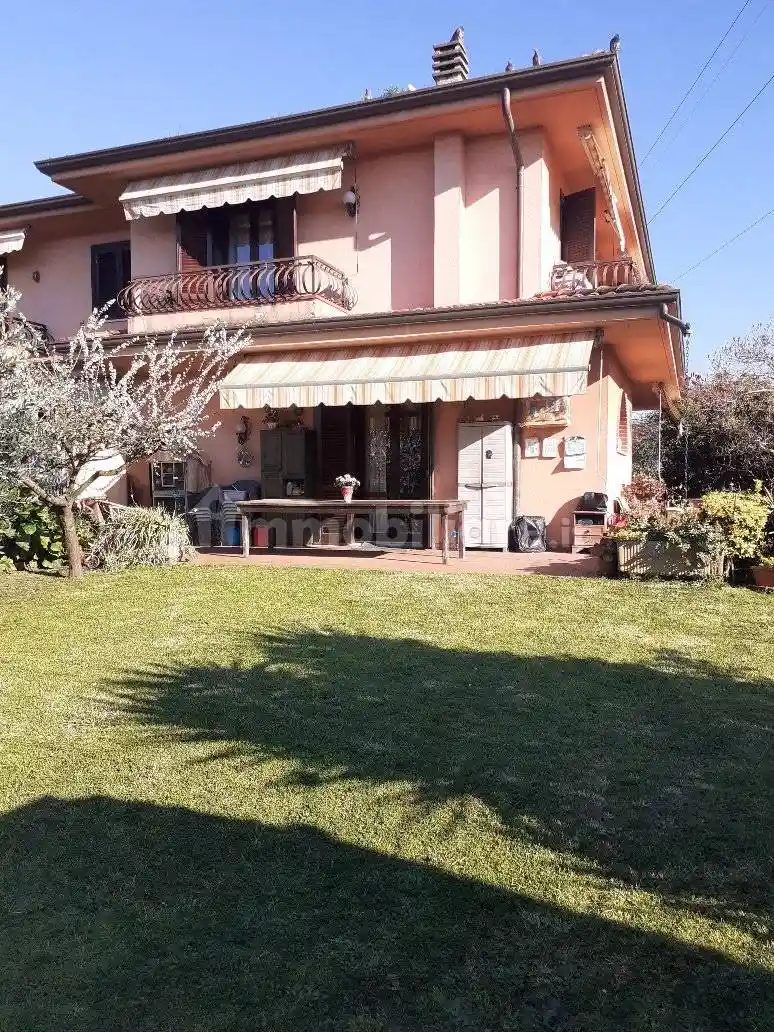 Villetta a schiera in vendita a Massa