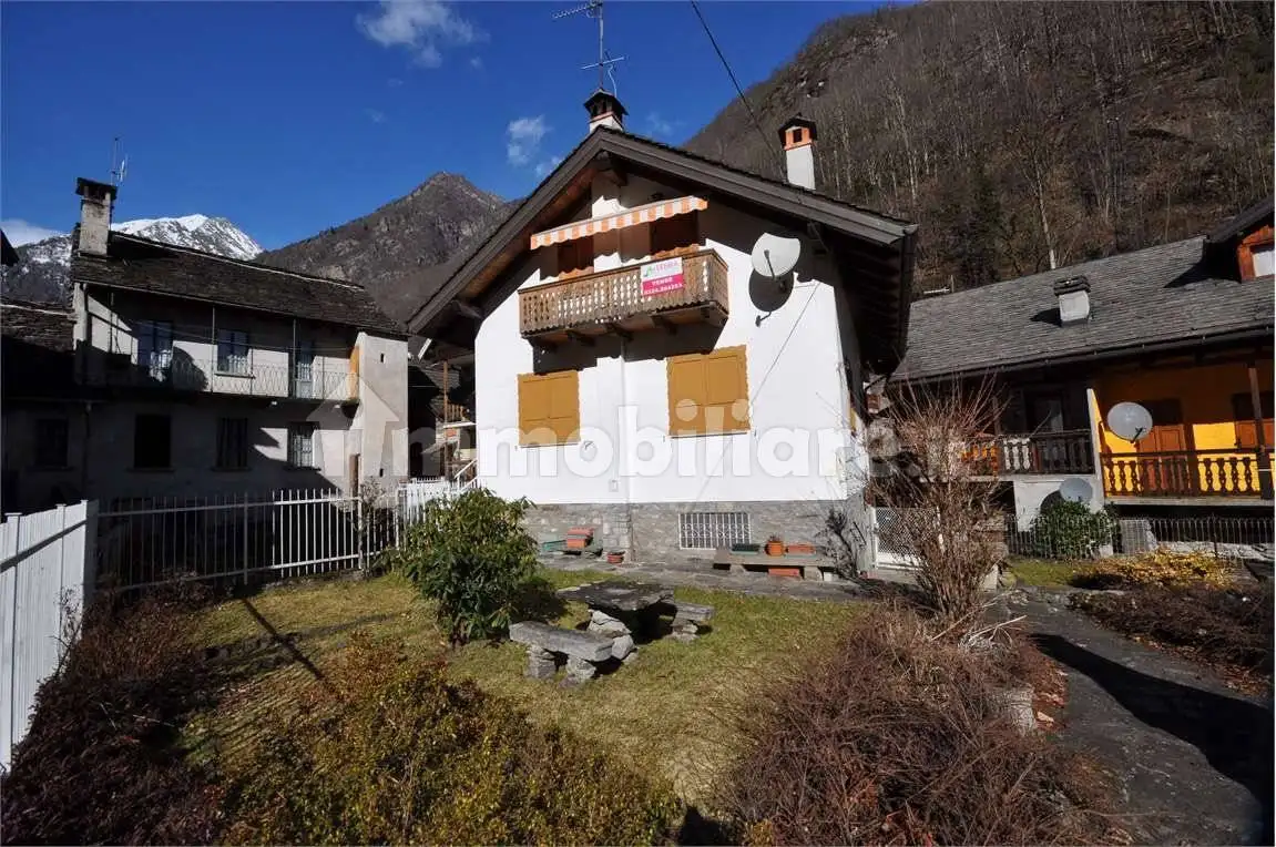 Casa indipendente in vendita a Ceppo Morelli