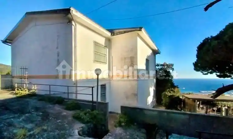 Villa in vendita a Varazze