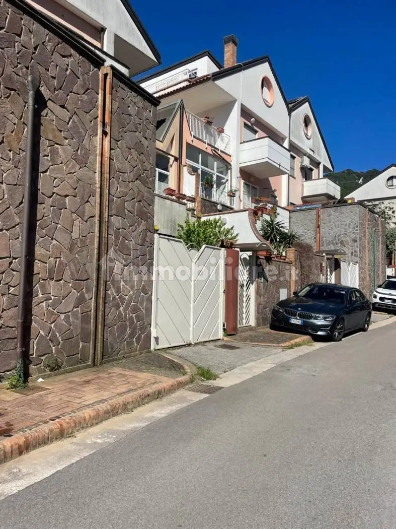 Villetta a schiera in vendita a Pellezzano