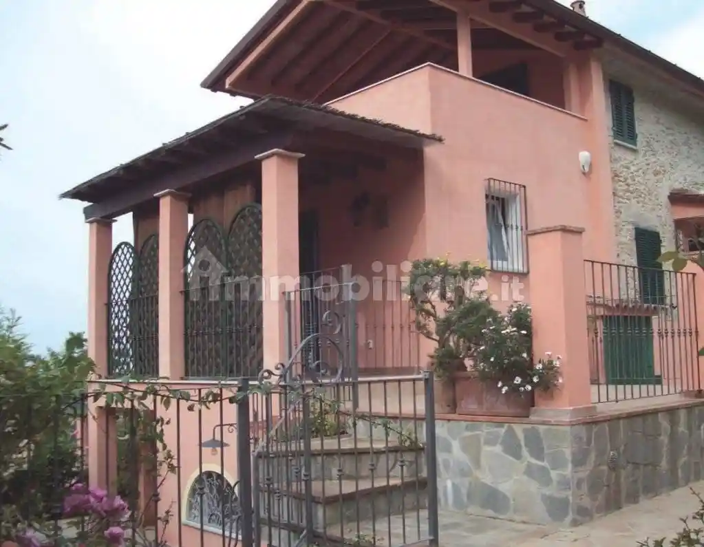 Villetta a schiera in vendita a Seravezza