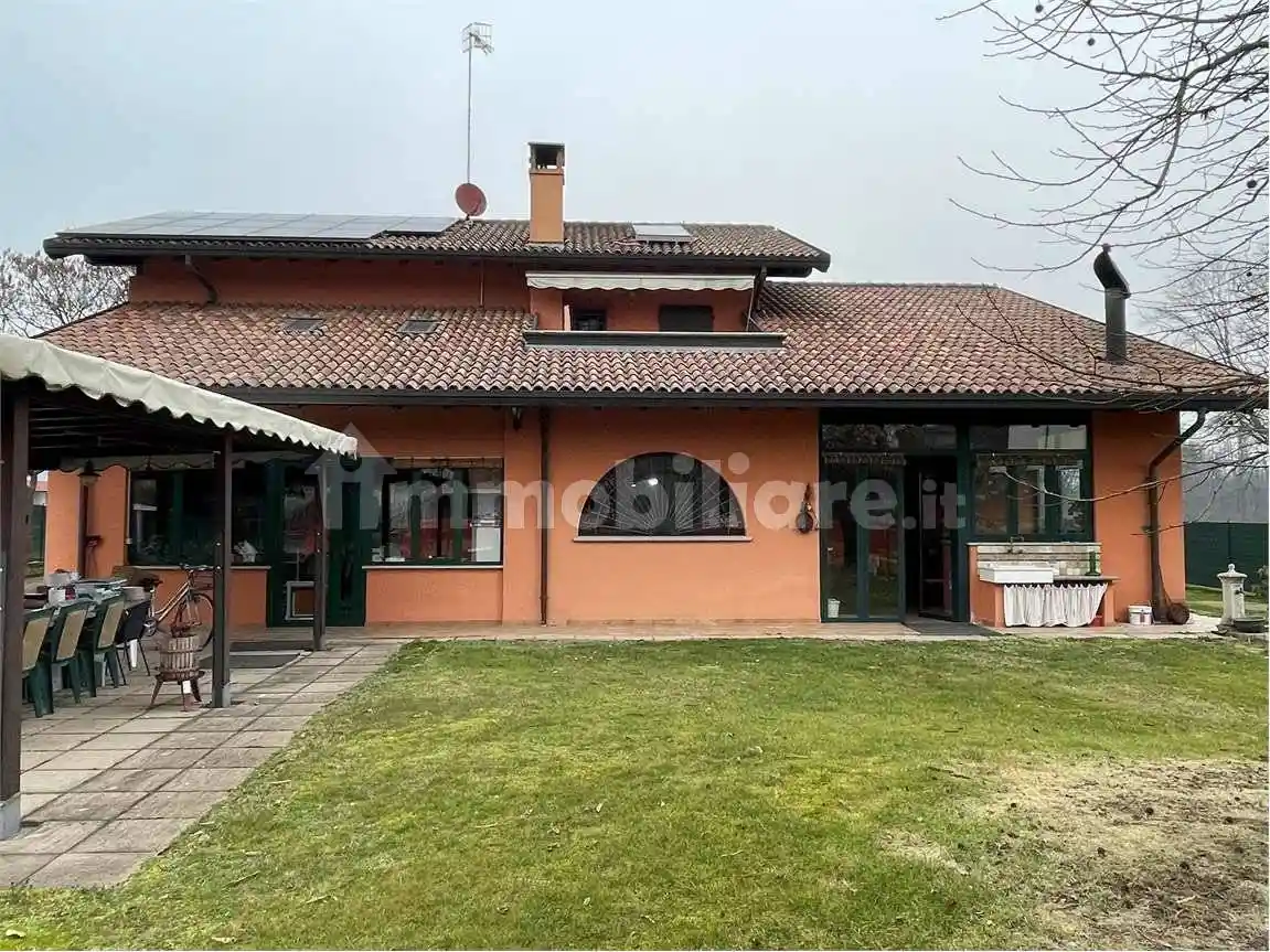 Villa in vendita a Castelletto Sopra Ticino