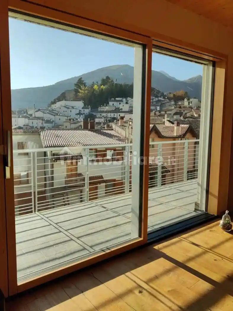 Villa bifamiliare via Giuseppe Faelli 12, Centro, Ovindoli - foto 4