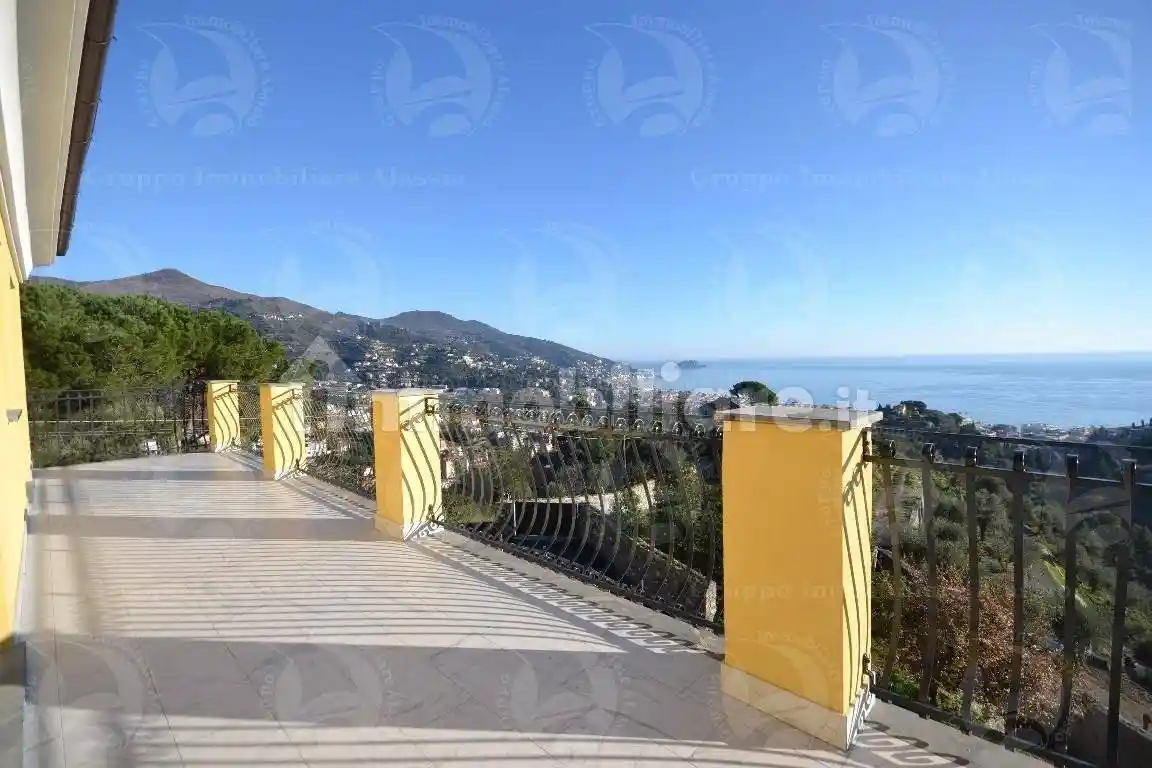 Villa in vendita a Alassio