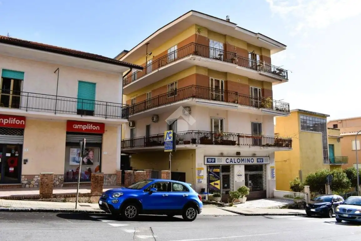 Appartamento in vendita a Paola