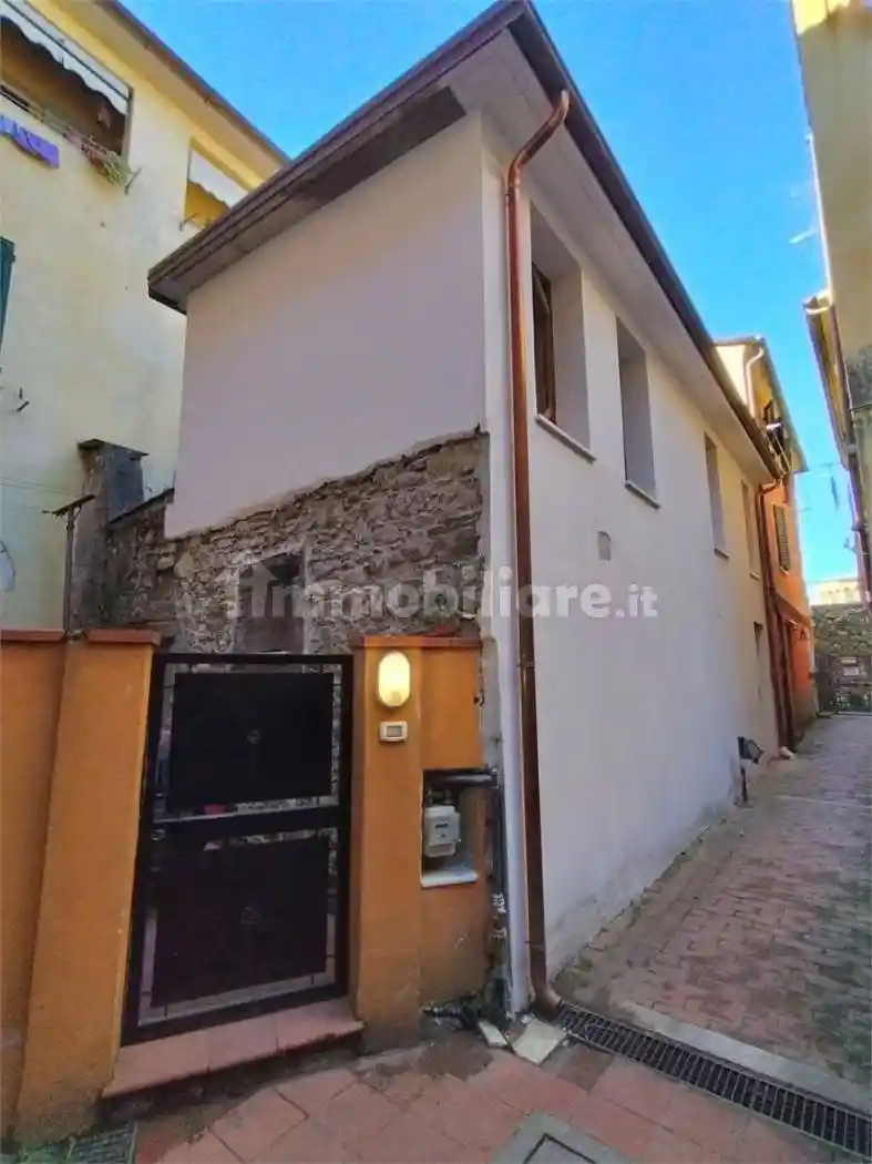 Casa indipendente in vendita a Sarzana