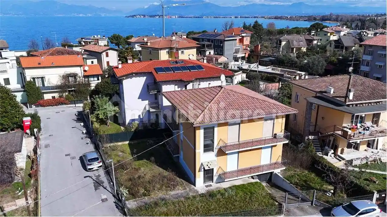 Villa in vendita a Desenzano del Garda