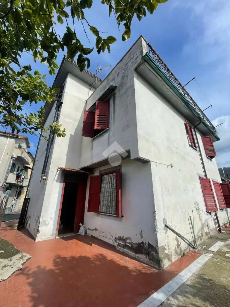 Palazzo - Edificio in vendita a Domicella