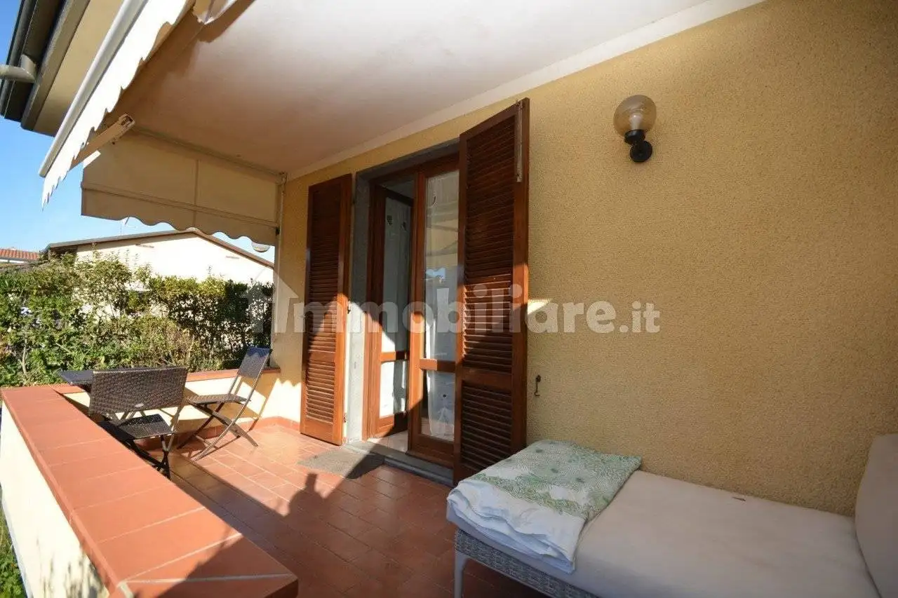 Villetta a schiera in affitto a Montignoso