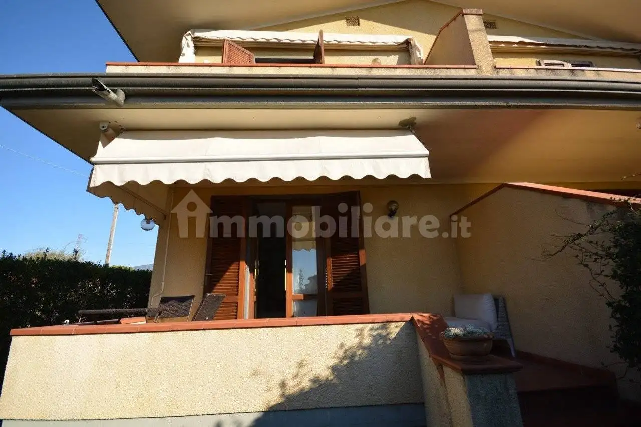 Villa a schiera 4 locali, buono stato, Montignoso - foto 2