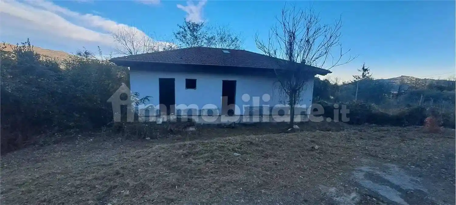 Villa in vendita a Follo