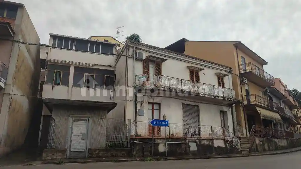 Palazzo - Edificio in vendita a Capo d'Orlando