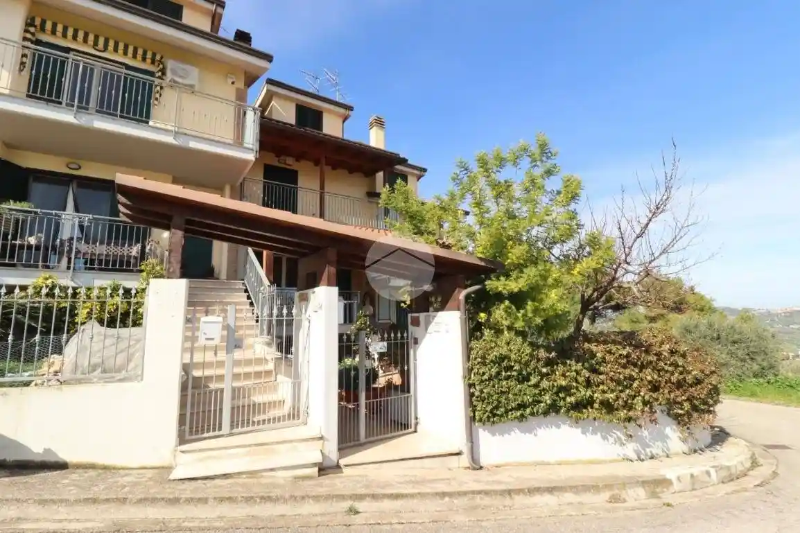 Villa a schiera via Angelo Ciccarelli 32, Montone, Mosciano Sant'Angelo - foto 2