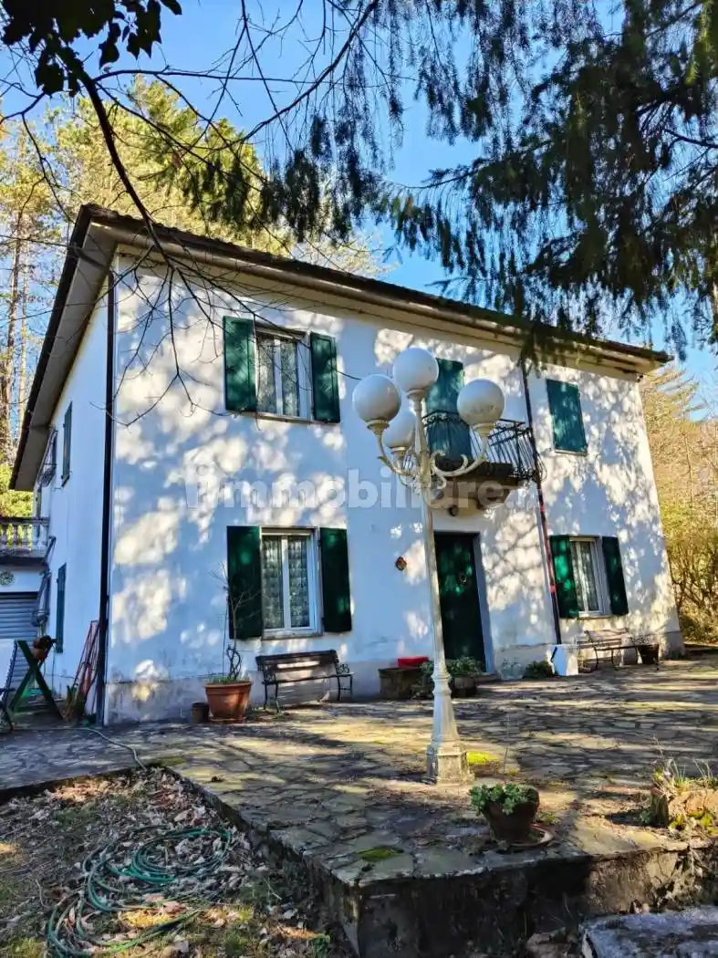 Villa in vendita a Comano