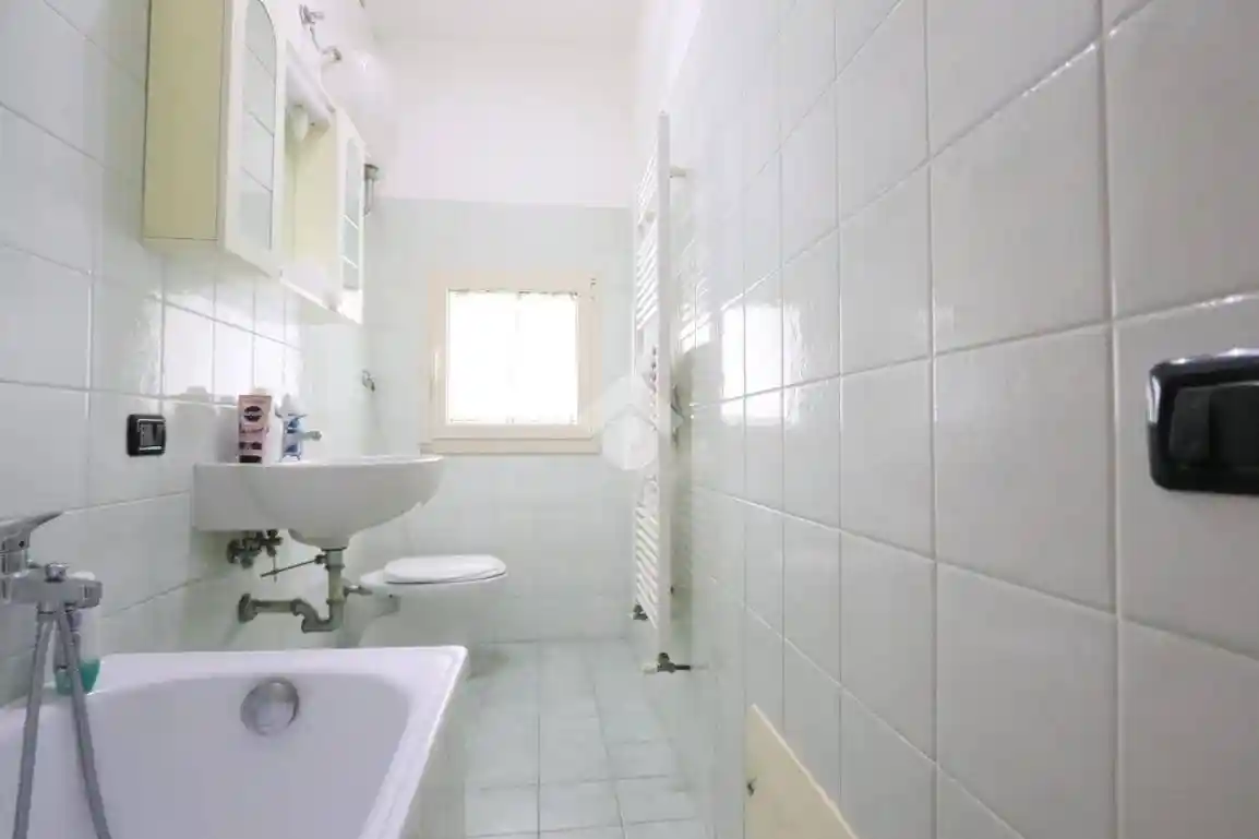 Quadrilocale via Garibaldi 32, Centro, Alba Adriatica - foto 4