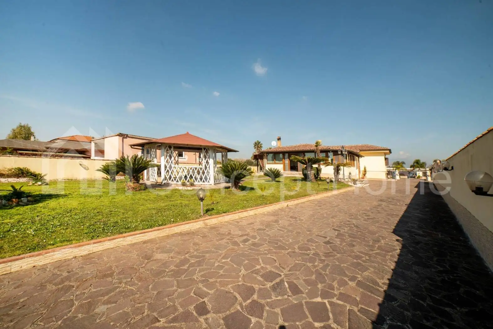 Villa in vendita a Latina