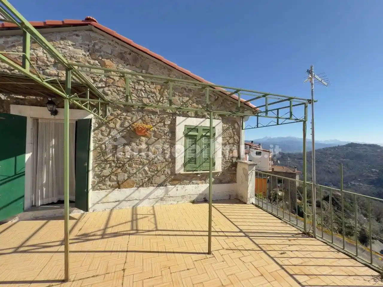 Appartamento in vendita a Vezzano Ligure