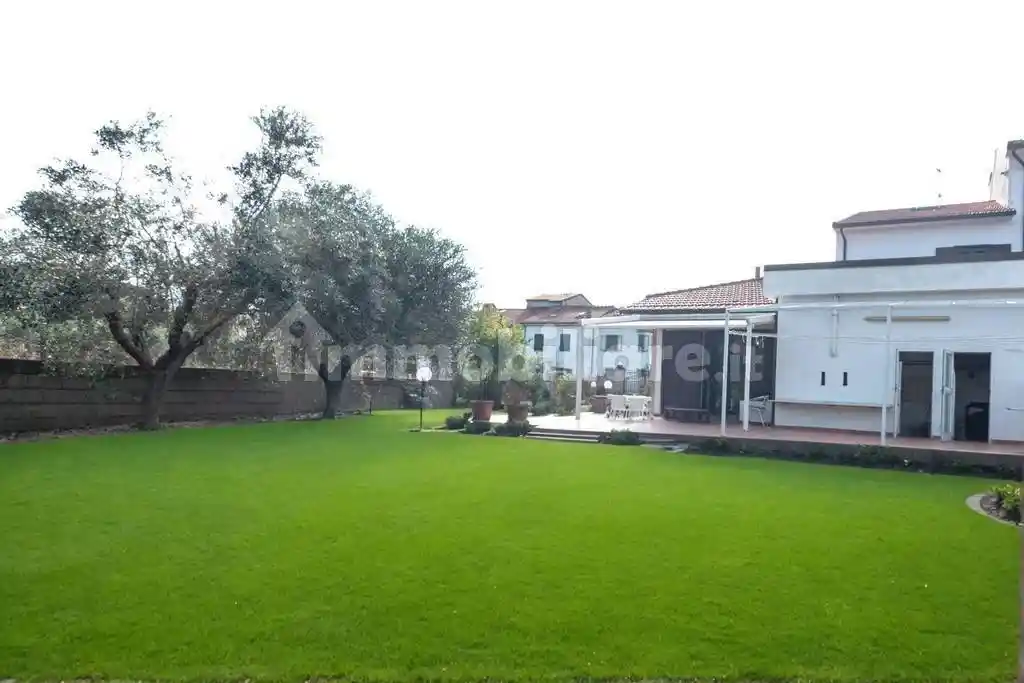 Villa in vendita a Cascina