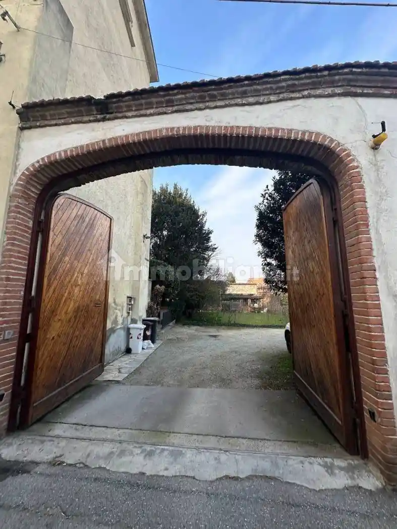 Palazzo - Edificio in vendita a Alpignano