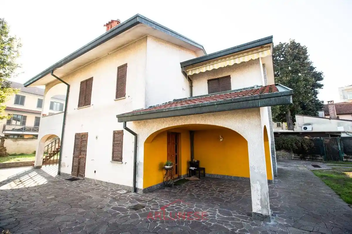 Villa in vendita a Santo Stefano Ticino