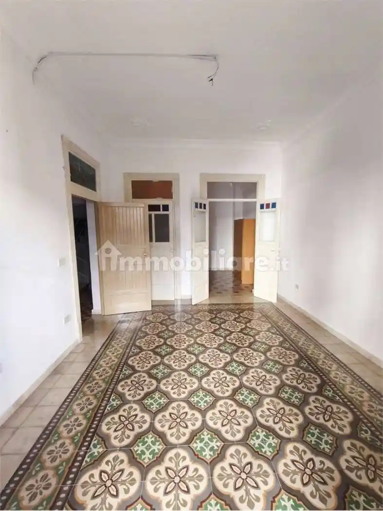 Palazzo - Edificio in vendita a Carini