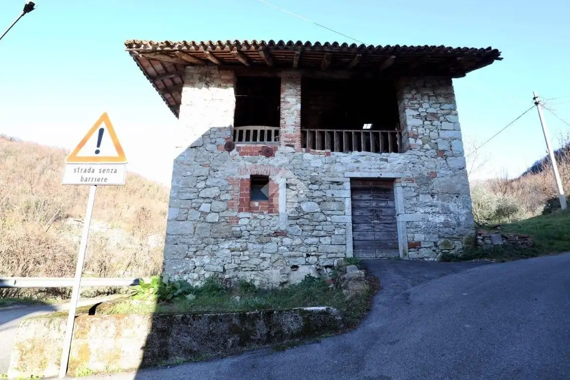 Rustico - Casale in vendita a Attimis