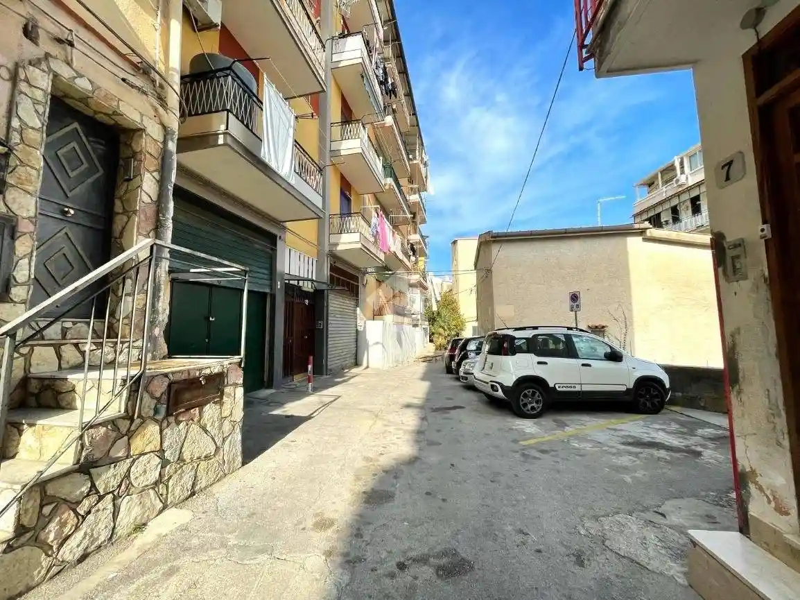 Palazzo - Edificio in vendita a Monreale