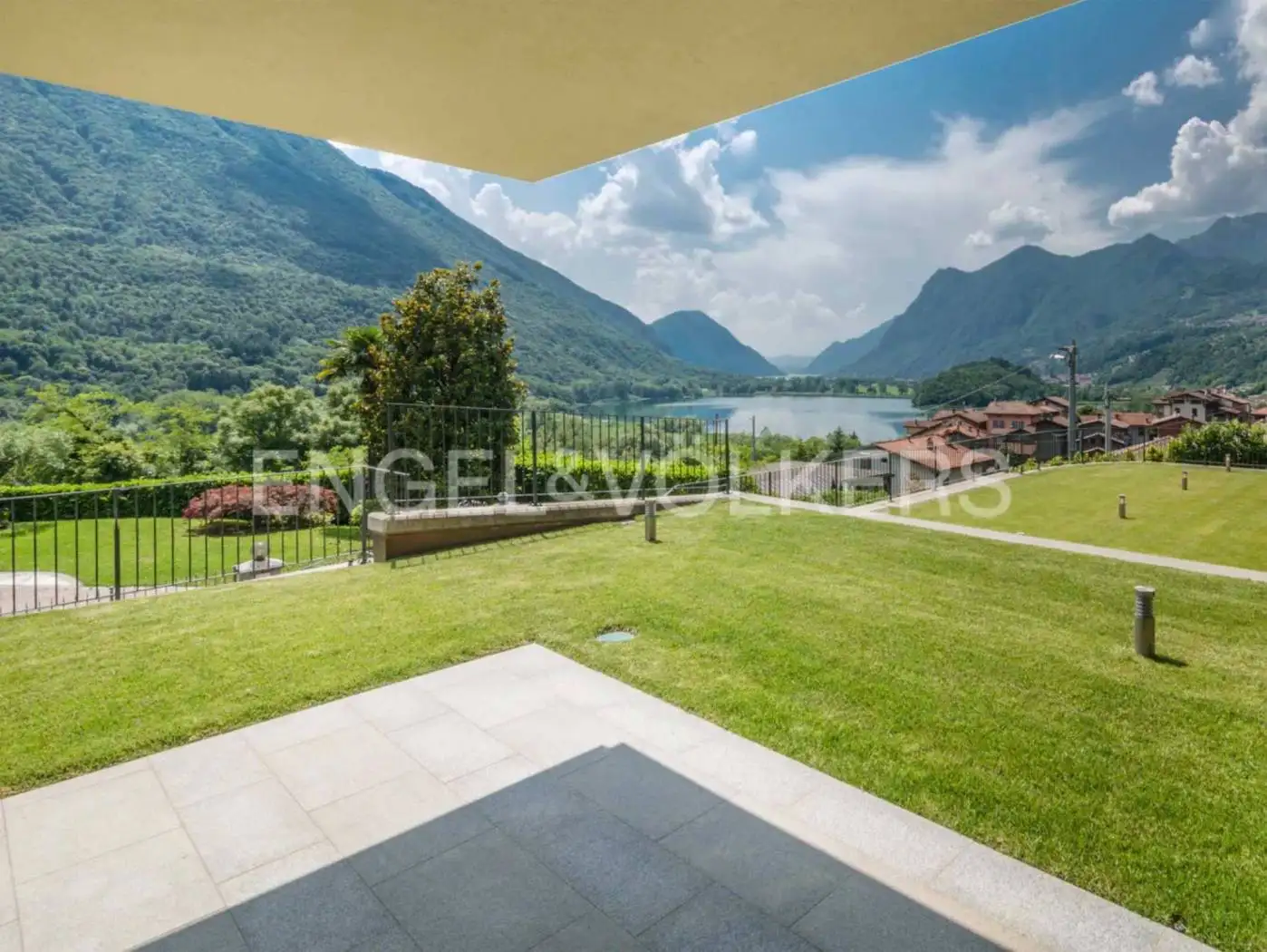 Villa in vendita a Carlazzo