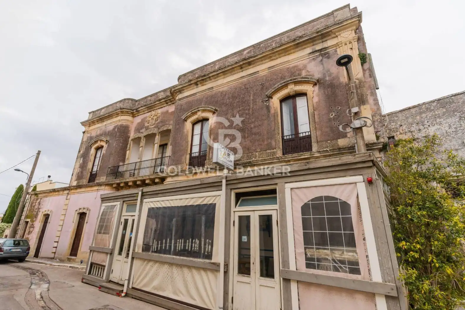 Palazzo - Edificio in vendita a Giuggianello