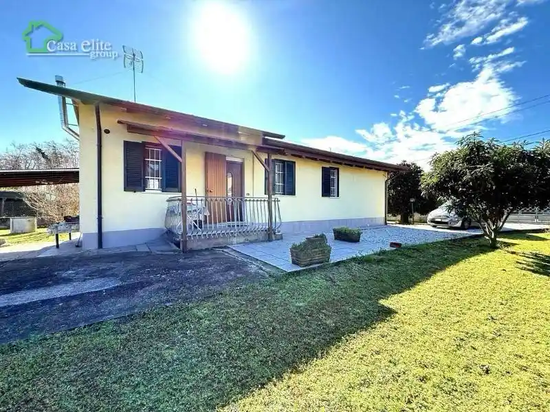 Villa in vendita a Montignoso