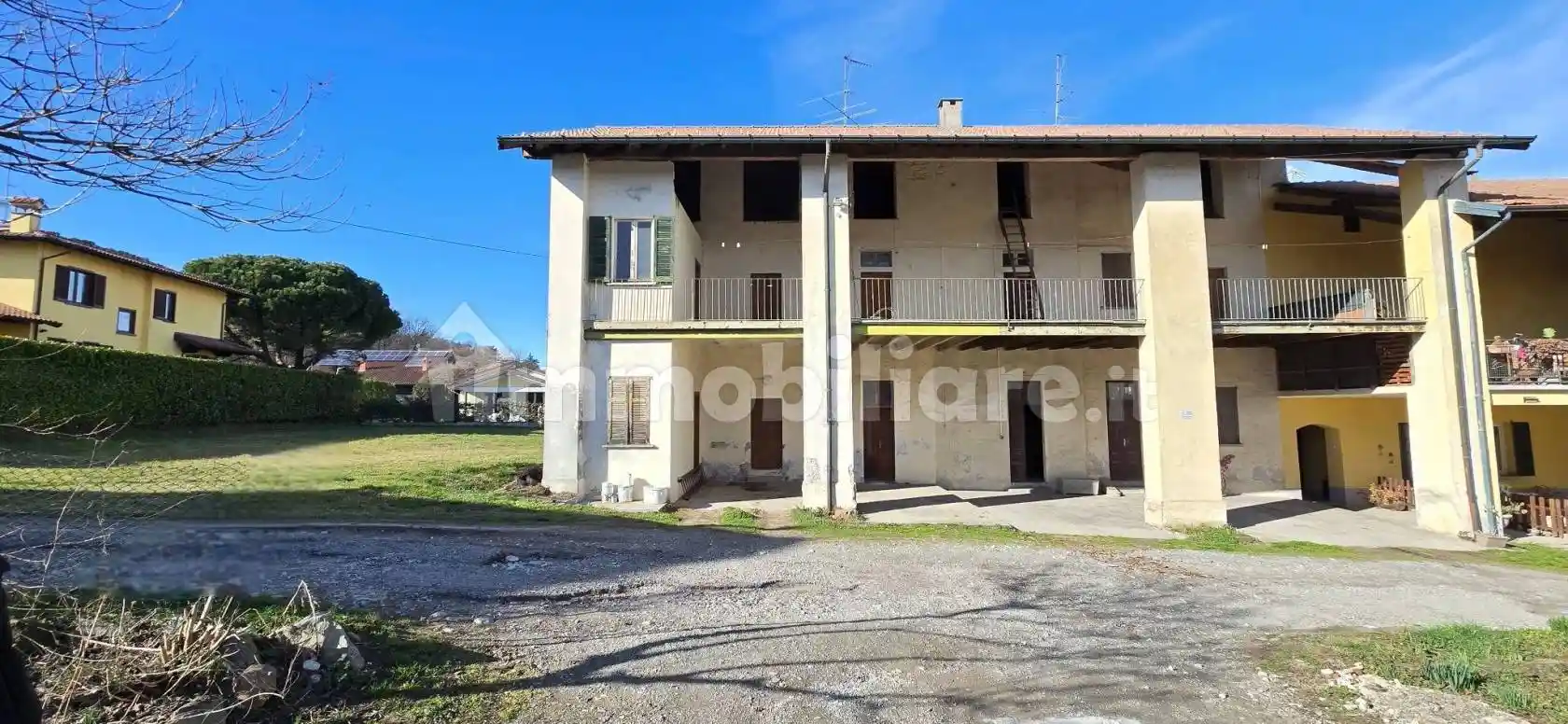 Rustico - Casale in vendita a Angera
