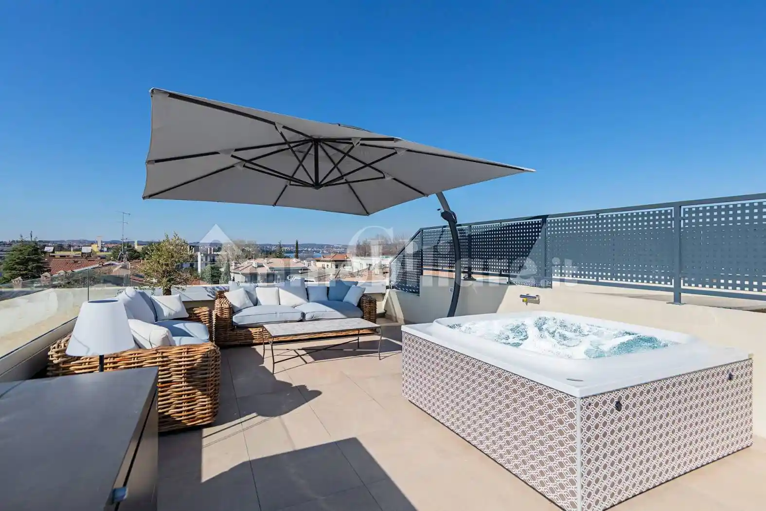 Appartamento in vendita a Desenzano del Garda