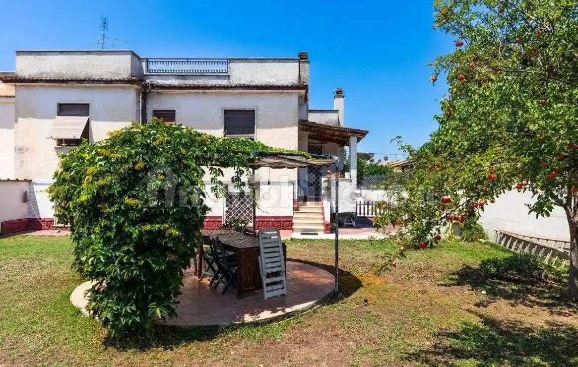 Villa bifamiliare via Brentonico, Infernetto, Roma - foto 2