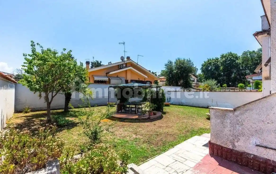 Villa bifamiliare via Brentonico, Infernetto, Roma - foto 3