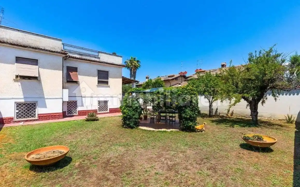 Villa bifamiliare via Brentonico, Infernetto, Roma - foto 4