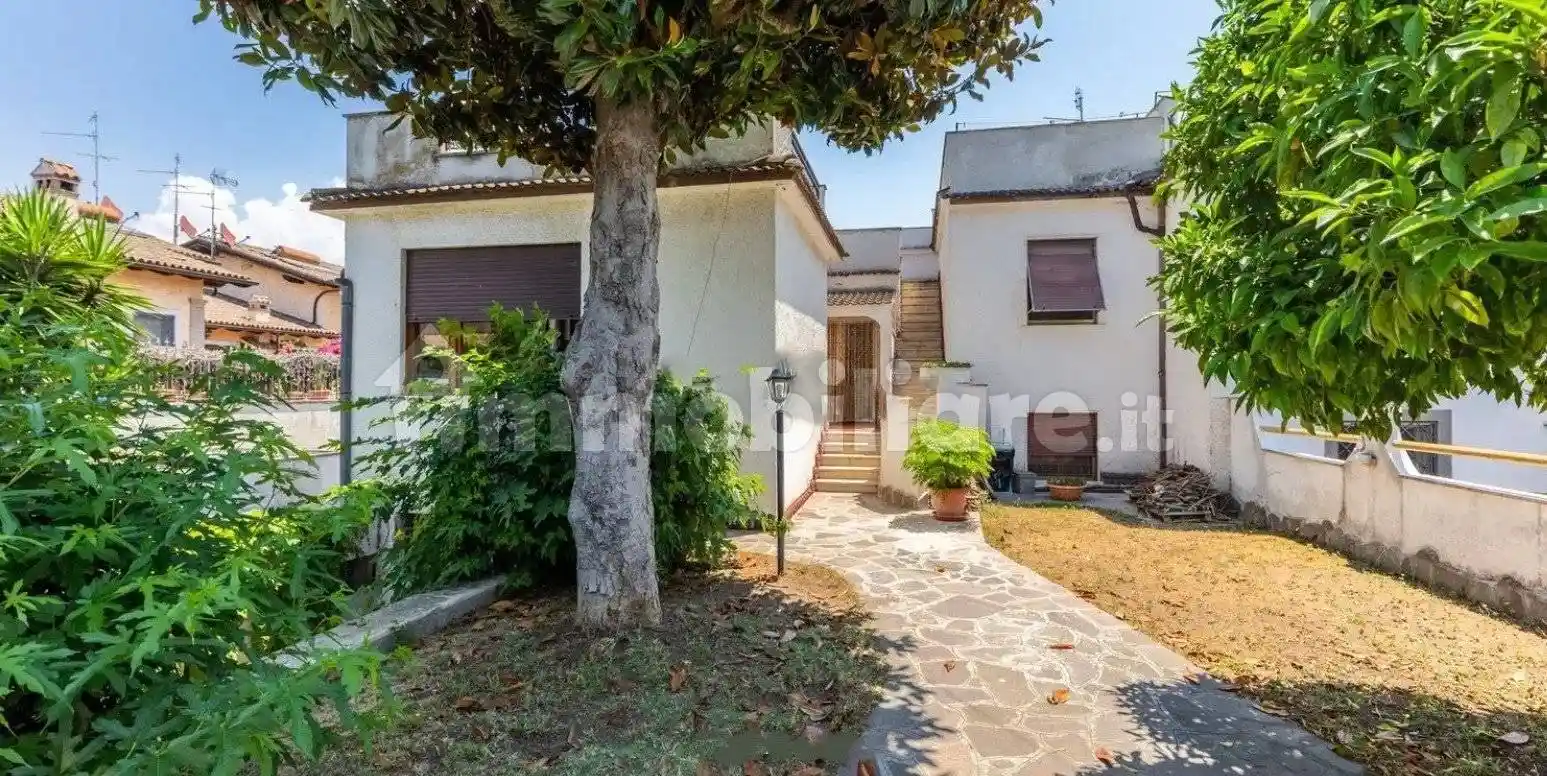 Villa bifamiliare via Brentonico, Infernetto, Roma - foto 5