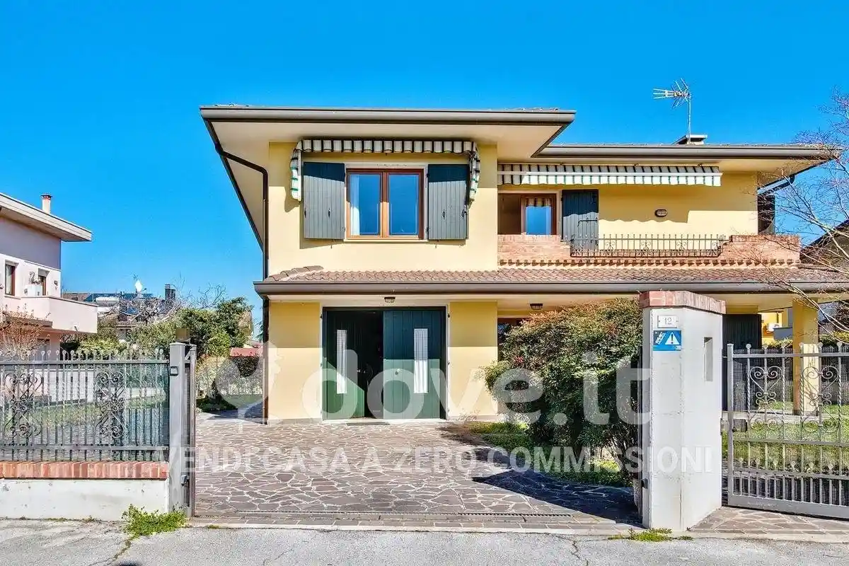 Casa indipendente in vendita a Due Carrare