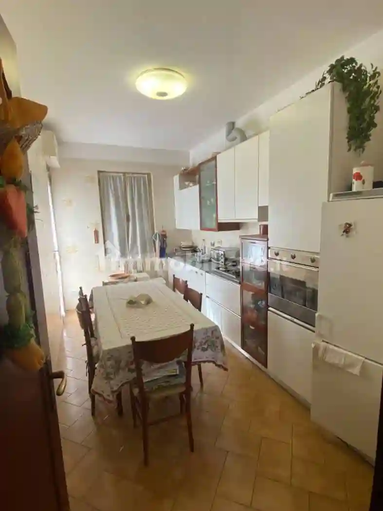 Quadrilocale viale Stazione 81, Centro, Massa - foto 4