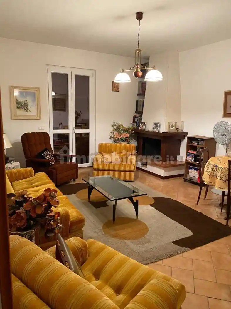 Quadrilocale viale Stazione 81, Centro, Massa - foto 3