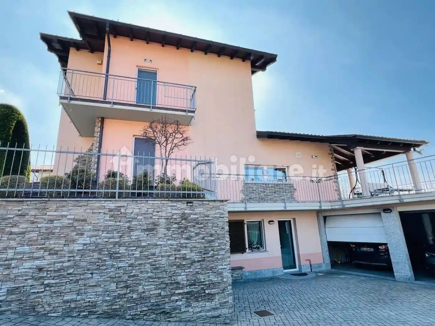 Villa in vendita a Marchirolo