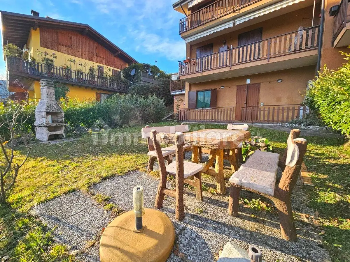 Appartamento in vendita a Gorno