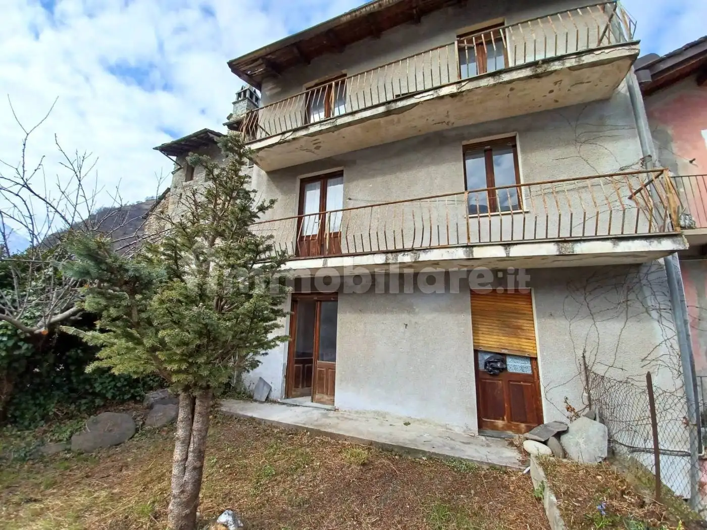 Casa indipendente in vendita a Perloz